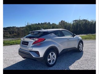 TOYOTA C-hr 1.8h active 2wd e-cvt