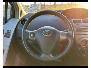 TOYOTA Yaris 1.3 5 porte Sol